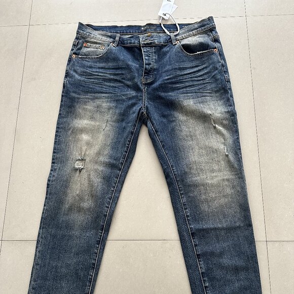 Street style: washed straight-leg jeans